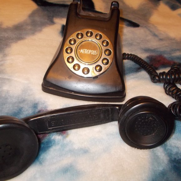 Vintage rotary black phone, still works! Yes the dial turns. - Picture 3 of 6